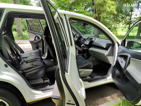 Toyota RAV4 2013 - фото 21