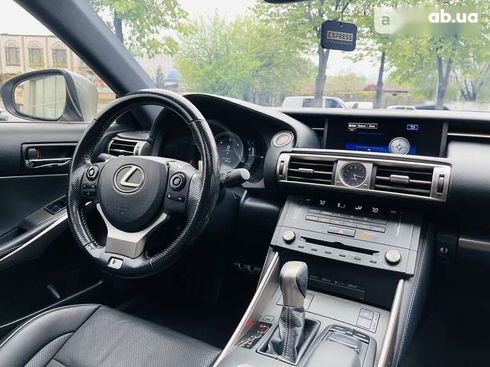 Lexus IS 2015 - фото 12