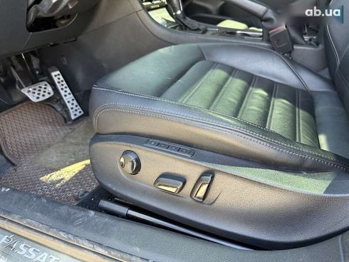 Volkswagen Passat 2018 - фото 18
