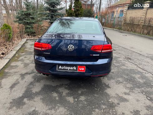 Volkswagen Passat 2016 синий - фото 7