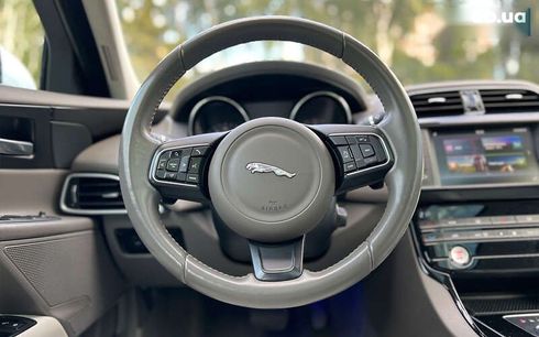Jaguar XE 2016 - фото 24