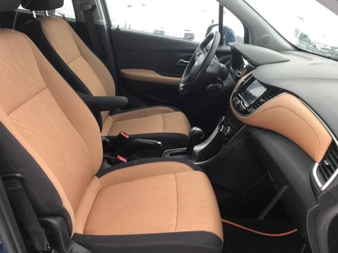 Chevrolet Trax 2019 синий - фото 14