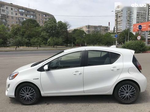 Toyota Prius C 2015 - фото 7