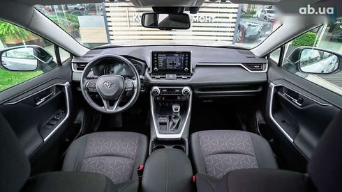 Toyota RAV4 2020 - фото 8