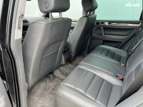 Volkswagen Touareg 2005 черный - фото 10