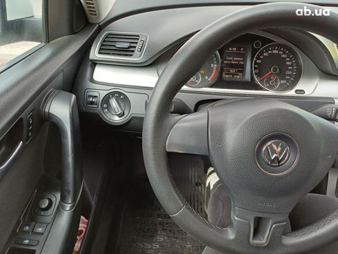 Volkswagen Passat 2013 белый - фото 7