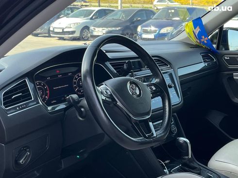 Volkswagen Tiguan 2018 черный - фото 16