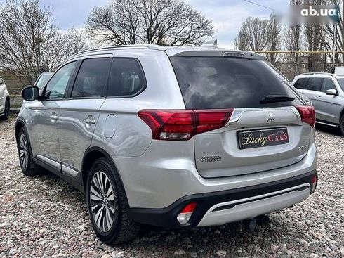 Mitsubishi Outlander 2018 - фото 7