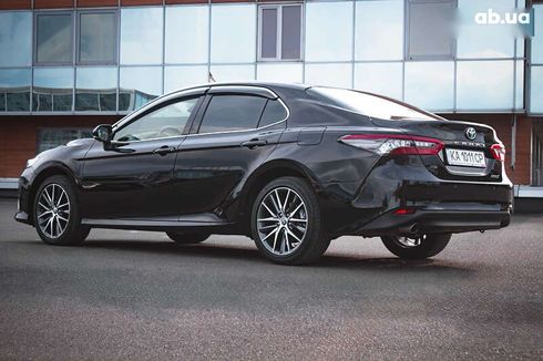 Toyota Camry 2023 - фото 9