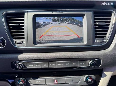 Kia Carnival 2017 - фото 15