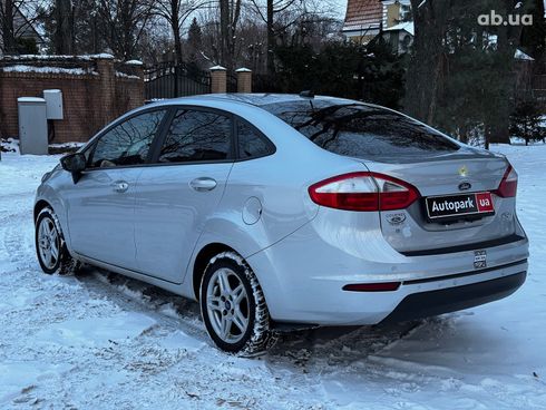 Ford Fiesta 2016 серый - фото 8