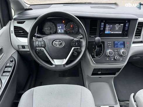 Toyota Sienna 2016 - фото 16