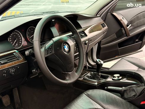 BMW 5 серия 2005 серый - фото 33