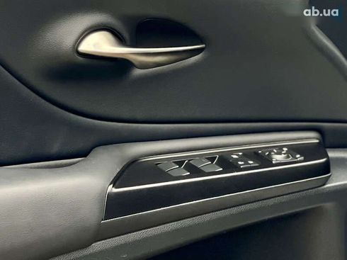 Lexus ES 2020 - фото 27