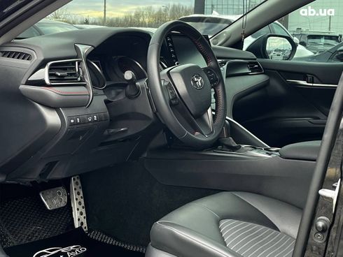 Toyota Camry 2022 - фото 11