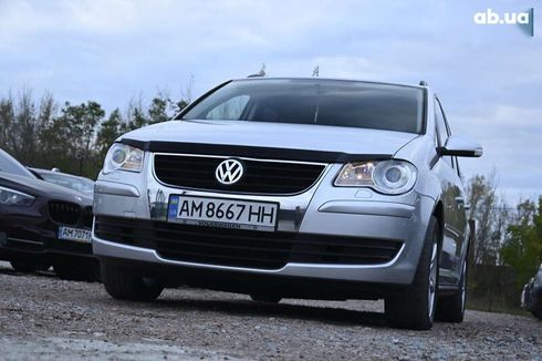 Volkswagen Touran 2009 - фото 8