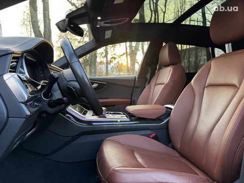 Audi Q8 2020 серый - фото 24