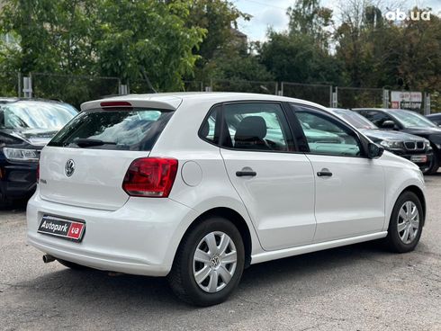 Volkswagen Polo 2009 белый - фото 4