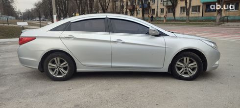 Hyundai Sonata 2012 серебристый - фото 2