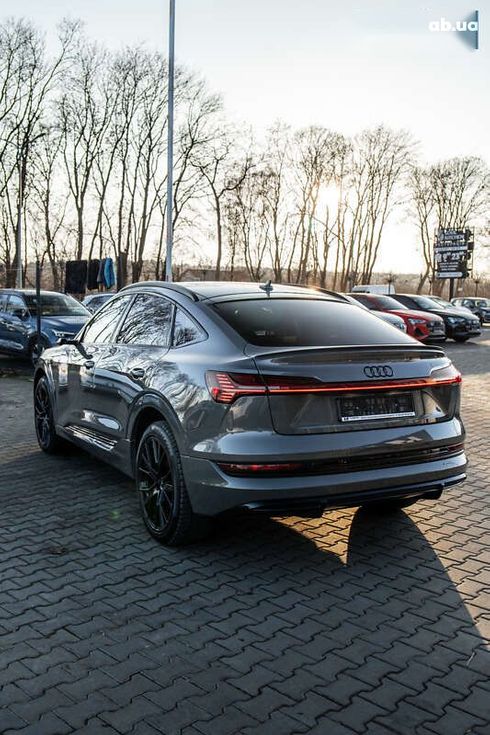 Audi E-Tron 2022 - фото 17