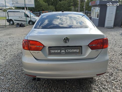Volkswagen Jetta 2014 серебристый - фото 7
