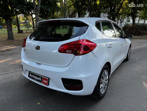 Kia Cee'd 2018 белый - фото 7