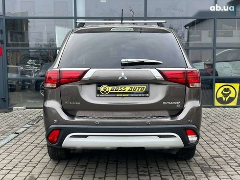 Mitsubishi Outlander 2016 - фото 6