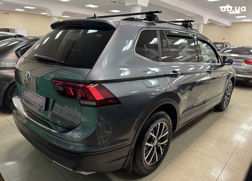 Volkswagen Tiguan 2018 серый - фото 10