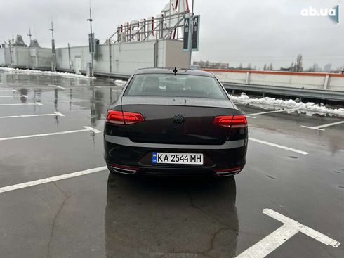 Volkswagen Passat 2018 - фото 15