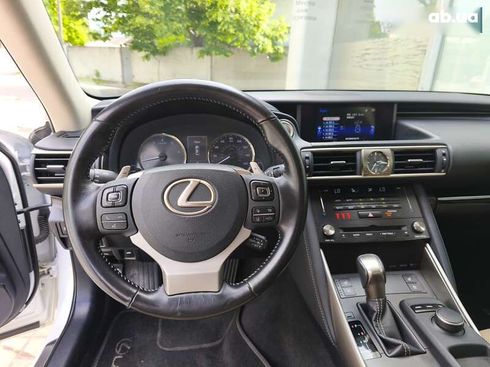 Lexus IS 2017 - фото 19