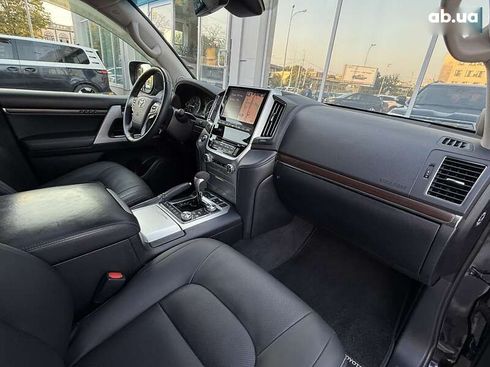 Toyota Land Cruiser 2017 - фото 12