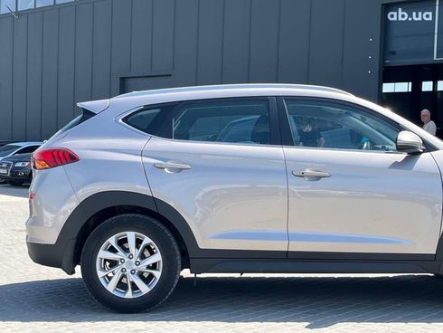 Hyundai Tucson 2018 бежевый - фото 11