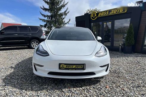 Tesla Model 3 2022 - фото 2