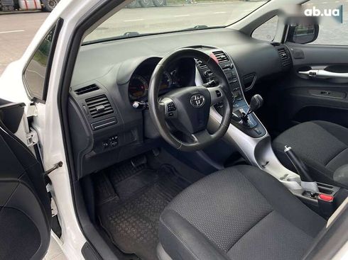 Toyota Auris 2011 - фото 14