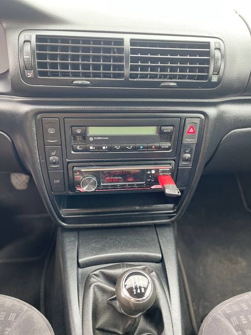 Volkswagen Passat 2001 зеленый - фото 10