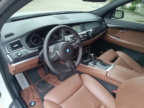 BMW 5 серия 2012 белый - фото 13