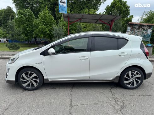 Toyota Aqua 2016 белый - фото 7