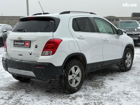 Chevrolet Trax 2016 белый - фото 8