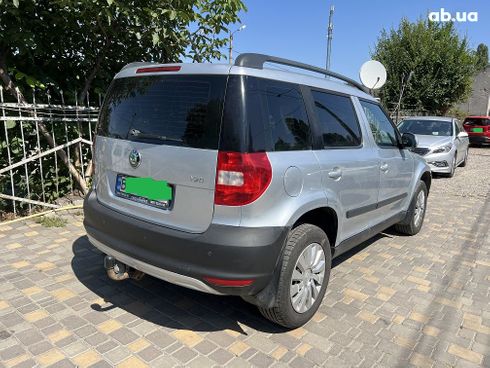 Skoda Yeti 2013 серебристый - фото 20