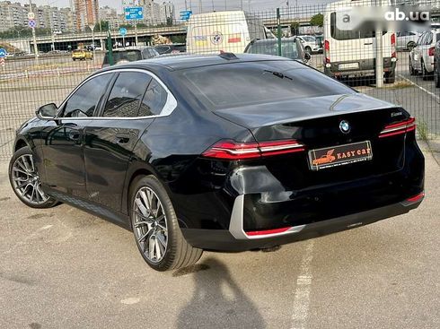 BMW 5 серия 2023 - фото 11