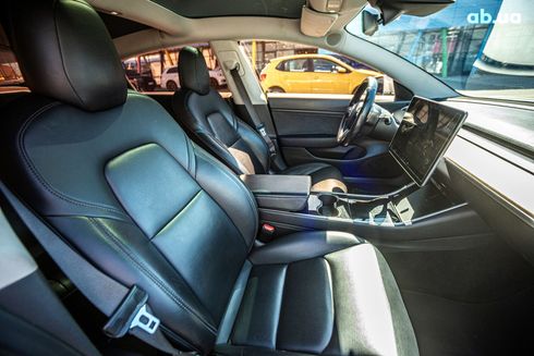 Tesla Model 3 2018 белый - фото 11