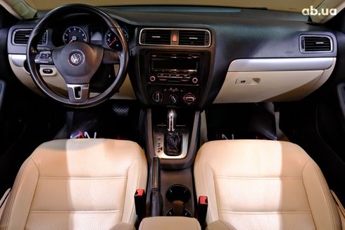 Volkswagen Jetta 2012 белый - фото 8