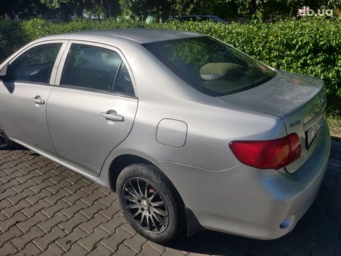 Toyota Corolla 2008 серебристый - фото 10