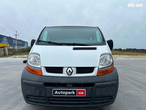 Renault Trafic 2005 белый - фото 2