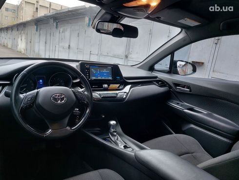 Toyota C-HR 2018 вишневый - фото 2