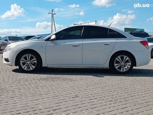 Chevrolet Cruze 2012 белый - фото 17