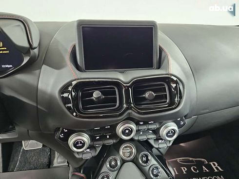 Aston Martin Vantage 2021 - фото 25