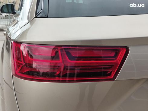 Audi Q7 2018 бежевый - фото 6