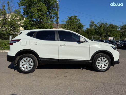 Nissan Qashqai 2017 белый - фото 13