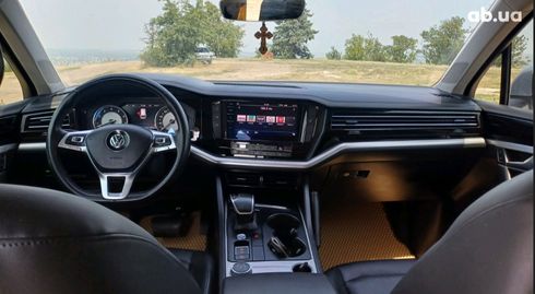 Volkswagen Touareg 2019 серый - фото 5